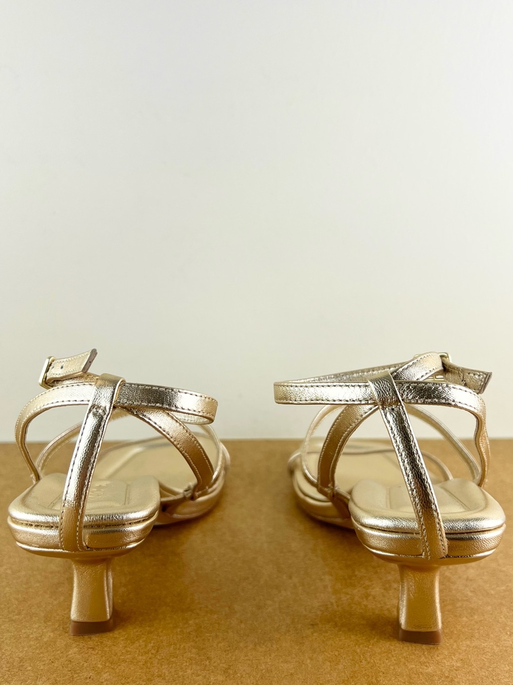 NEW VINCE GOLD LEATHER KITTEN HEEL SANDALS - Picture 5 of 12